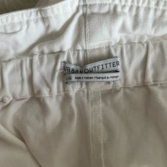 White pants with buttons and drawstring - Picture 3 of 3